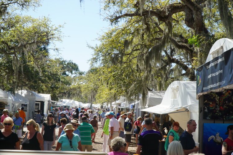 Vero Beach Art Club—Under the Oaks